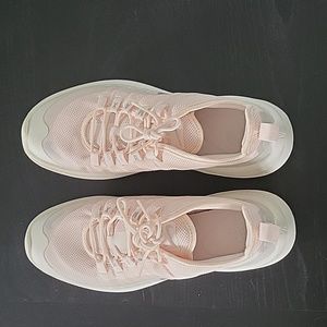 Woman's Nike size 10 pink